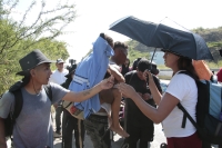 20241105. Tuxtla. Abigail es una joven migrante que sufre por problemas de sald durante la caravana de migrantes que sale esta mañana de la capital de Chiapas