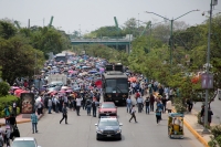 20240515. Tuxtla. Maestros afiliados de la CNTE inician esta mañana el paro indefinido de labores en el estado de Chiapas mientras que la AED se manifiesta en las instalaciones del IEPC-Chiapas