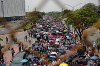 20240515. Tuxtla. Maestros afiliados de la CNTE inician esta mañana el paro indefinido de labores en el estado de Chiapas mientras que la AED se manifiesta en las instalaciones del IEPC-Chiapas