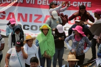 20240515. Tuxtla. Maestros afiliados de la CNTE inician esta mañana el paro indefinido de labores en el estado de Chiapas mientras que la AED se manifiesta en las instalaciones del IEPC-Chiapas