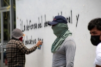 20240515. Tuxtla. Maestros afiliados de la CNTE inician esta mañana el paro indefinido de labores en el estado de Chiapas mientras que la AED se manifiesta en las instalaciones del IEPC-Chiapas