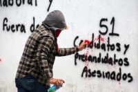 20240515. Tuxtla. Maestros afiliados de la CNTE inician esta mañana el paro indefinido de labores en el estado de Chiapas mientras que la AED se manifiesta en las instalaciones del IEPC-Chiapas