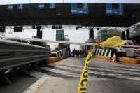 20240529. Chiapa de Corzo. Continúan las protestas magisterial regresando a la caseta de cobro de la autopista a San Cristóbal de las Casas.