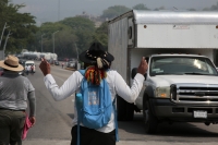 20240529. Chiapa de Corzo. Continúan las protestas magisterial regresando a la caseta de cobro de la autopista a San Cristóbal de las Casas.