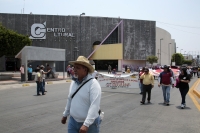 20250515. Tuxtla. Maestros del NEI y Sección 40 marchan durante la conmemoración del Día del Maestro en Chiapas.