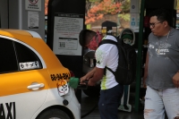 202240522. Tuxtla. Continúan las protestas magisteriales obsequiando gasolina a los automovilistas de la capital del estado de Chiapas