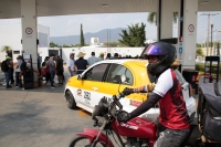 202240522. Tuxtla. Continúan las protestas magisteriales obsequiando gasolina a los automovilistas de la capital del estado de Chiapas