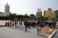 20241114. Tuxtla. Estudiantes de la Escuela Normal Superior de Chiapas protestan este medio día en la Plaza Central de Tuxtla Gutiérrez.