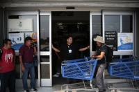 20240530. Tuxtla. Maestros de la CNTE toman la tienda comercial ubicada en las cercanías de las instalaciones de PEMEX durante las actividades de protesta en Chiapas.