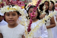 20260405. Chiapa de Corzo. Los Chamales, las ofrendas de flores son llevadas durante el Via-Crucis  hacia la iglesia de Santo Domingo.
