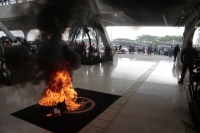 En el día del Mundial de fútbol los maestros de la CNTE toman las instalaciones del Aeropuerto Internacional de Chiapas.