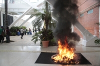 En el día del Mundial de fútbol los maestros de la CNTE toman las instalaciones del Aeropuerto Internacional de Chiapas.