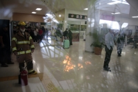 En el día del Mundial de fútbol los maestros de la CNTE toman las instalaciones del Aeropuerto Internacional de Chiapas.