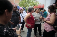 20240630. Tuxtla. Trabajadores del gobierno estatal esperan el inicio de la sesión donde se aprueba la iniciativa que reforma los derechos laborales de la burocracia en Chiapas