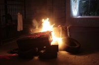 20251125. Tuxtla. #25N | Fuego en La Plaza Central de Tuxtla Gutiérrez al término de La Marcha En Contra  De La Violencia Hacia Las Mujeres.