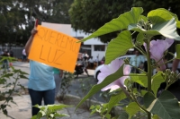 20250522. Tuxtla. Vecinos del Barrio Hidalgo protestan esta mañana por los apagones en la ciudad de Tuxtla Gutiérrez. Se instalaron en las cercanías del Hospital IMSS-Bienestar-Cinco de Mayo cerrando la vialidad y evitando el tráfico de vehículos