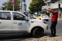 20250522. Tuxtla. Vecinos del Barrio Hidalgo protestan esta mañana por los apagones en la ciudad de Tuxtla Gutiérrez. Se instalaron en las cercanías del Hospital IMSS-Bienestar-Cinco de Mayo cerrando la vialidad y evitando el tráfico de vehículos