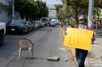 20250522. Tuxtla. Vecinos del Barrio Hidalgo protestan esta mañana por los apagones en la ciudad de Tuxtla Gutiérrez. Se instalaron en las cercanías del Hospital IMSS-Bienestar-Cinco de Mayo cerrando la vialidad y evitando el tráfico de vehículos