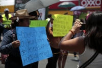 2026048. Tuxtla. Padres de familia de un centro educativo pre-escolar se manifiestan esta mañana en el oriente-sur de Tuxtla Gutiérrez.
