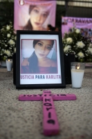 20250704. Tuxtla. La madre de la desaparecida Karla Velazco junto con la Fundación para encontrar a la joven desaparecida hace 7 años se manifiestan esta mañana