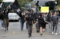 20251115. Tuxtla. Estudiantes Normalistas protestan en el edificio de la administración de Chiapas después de la Marcha de La Generación Z