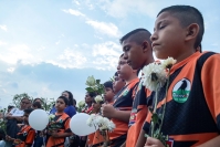 20260924. Tuxtla. Familiares, amigos y vecinos de la Colonia Las Grajas despiden al niño que falleciera después de recibir un balazo en la cabeza en el oriente norte de Tuxtla Gutiérrez, Chiapas.