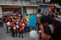 20260924. Tuxtla. Familiares, amigos y vecinos de la Colonia Las Grajas despiden al niño que falleciera después de recibir un balazo en la cabeza en el oriente norte de Tuxtla Gutiérrez, Chiapas.