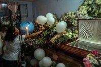 20260924. Tuxtla. Familiares, amigos y vecinos de la Colonia Las Grajas despiden al niño que falleciera después de recibir un balazo en la cabeza en el oriente norte de Tuxtla Gutiérrez, Chiapas.