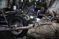 20250409. Tuxtla. Esta madrugada un incendio consume una casa habitación en el Colonia Mexicanidad-Chiapaneca.