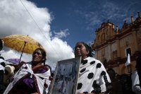 20241103. SCLC. Procesión de la Diócesis de San Cristóbal de las Casas al cumplirse 100 del nacimiento de Monseñor Samuel Ruiz García y para recordar al Padre Marcelo