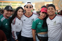 20260705. Tuxtla. Aficionados en el estadio Zoque VMR antes de la Transmisión del partido entre México e Inglaterra.