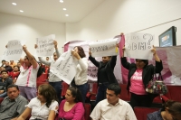 Después de que el Congreso de Chiapas aprobó este medio día la Ley Anti-aborto y de las protestas de organizaciones feministas, los diputados decidieron suspender las actividades y las comparecencias de los funcionarios estatales en la glosa del informe d